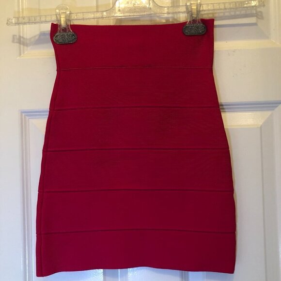 BCBGMAXAZRIA Bandage Red Mini Skirt Size XS EUC CLOSET CLEAR-OUT! - Picture 4 of 9